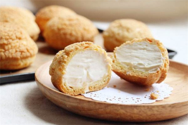 成都?xì)W米奇西點(diǎn)烘焙學(xué)校學(xué)西點(diǎn)要多少錢(qián)？